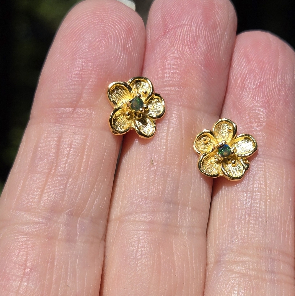 HOST PICK! 🎉🎊 Black Opal Natural Gemstone Sterling & Gold Flower Stud Earrings - Picture 6 of 9